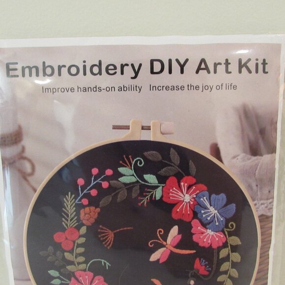 DIY Embroidery Art Kit Dark Navy Dragonfly Florals New - Picture 3 of 10